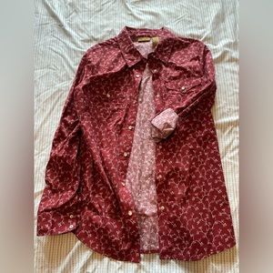 Wrangler Pearl Snap Button down. Red and white. M. Women’s